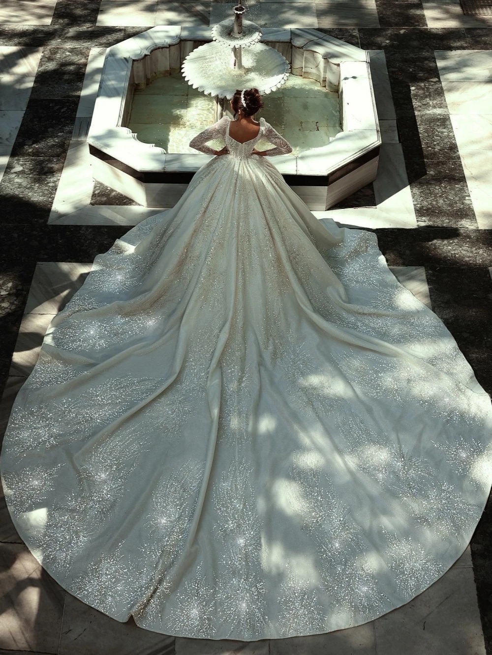 Luxury Sequins Beading Wedding Dresses Pearls Bridal Ball Gowns Long Sleeves Backless Lace Up Monarch Train Customized Bride Dress Vestido de novia