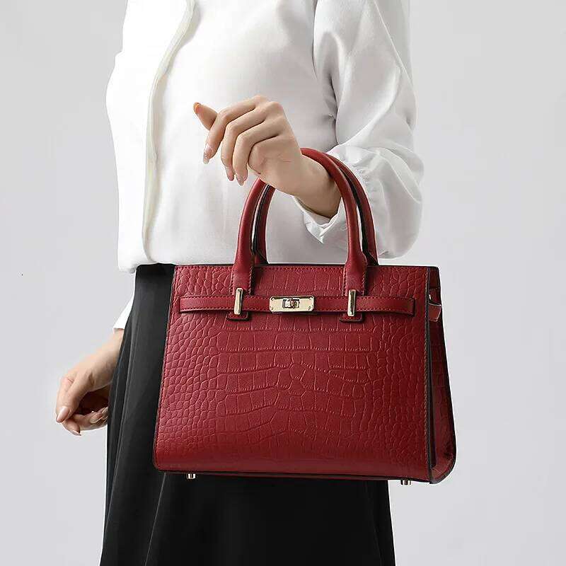 Fashionable Red Women's Crossbody New Bride Wedding Gift Bag Soft Style Medium Size Ideal For Elderly Middle-Aged Women