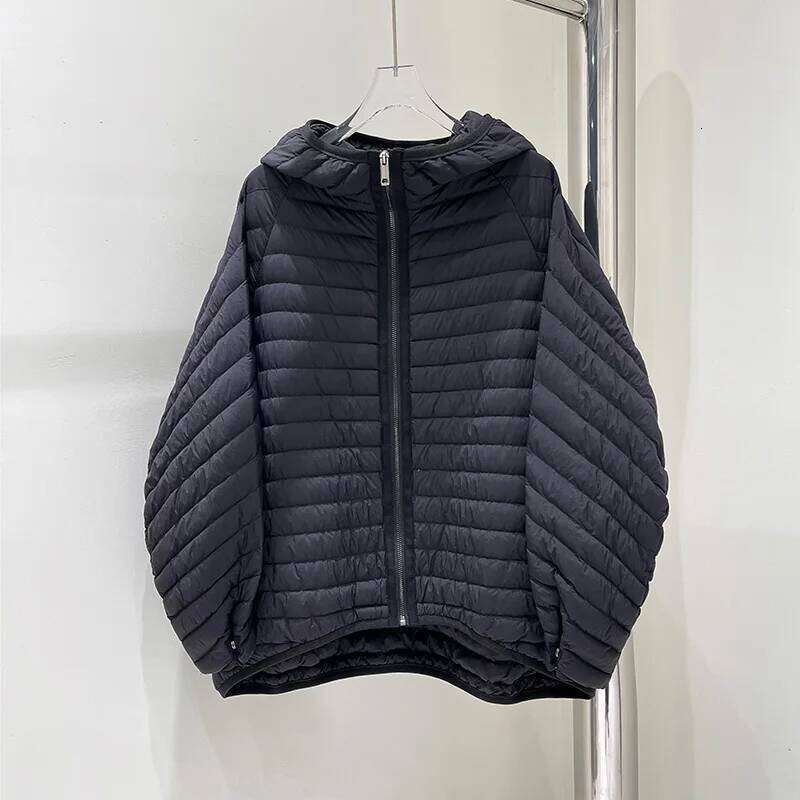 Lagabogy 2025 New Winter Short Puffer Jacket Women Ultra Light 90%White Duck Down Coat Loose Female Parka Hooded Thin Outwear