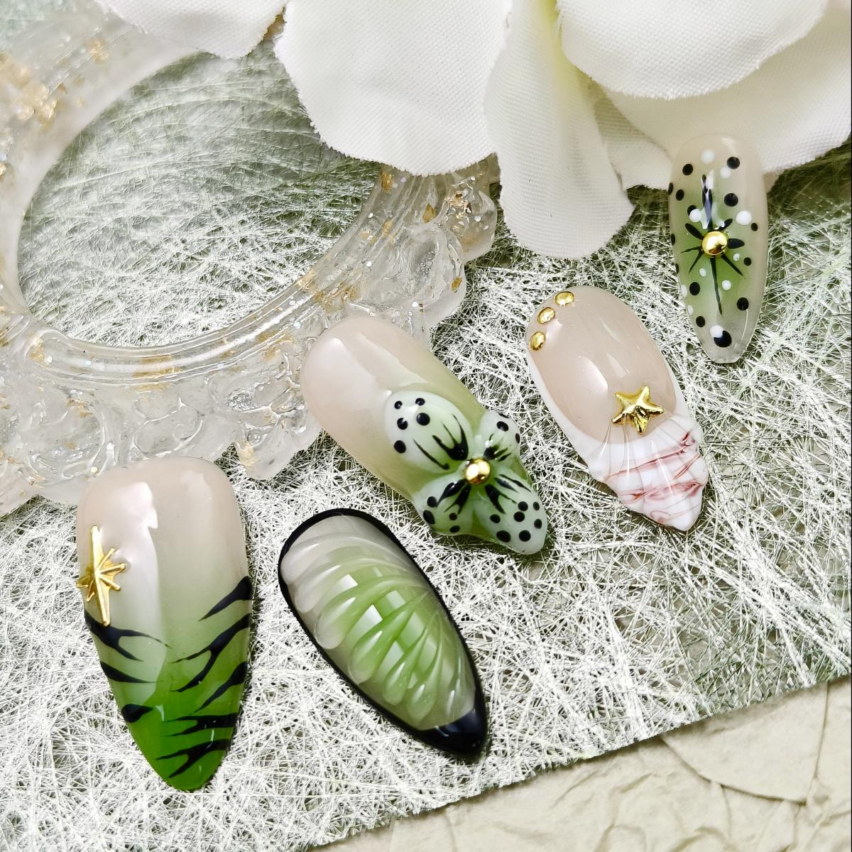 10pcs 3D Flowers Handmade Press-on nails Medium Almond Nails Bundle Vibrant Green 3D Handraw Star Finished nail stickers Free storage box jelly glue n