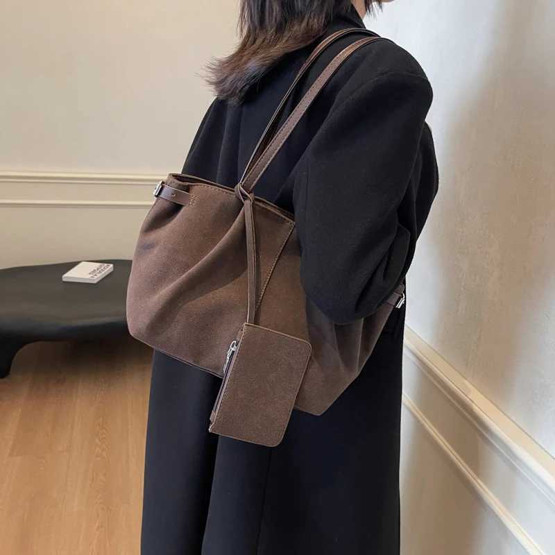 Women Suede with Inner Pocket Underarm Bag with Zipper Solid Color Satchel Bag for Work Travel Y250528