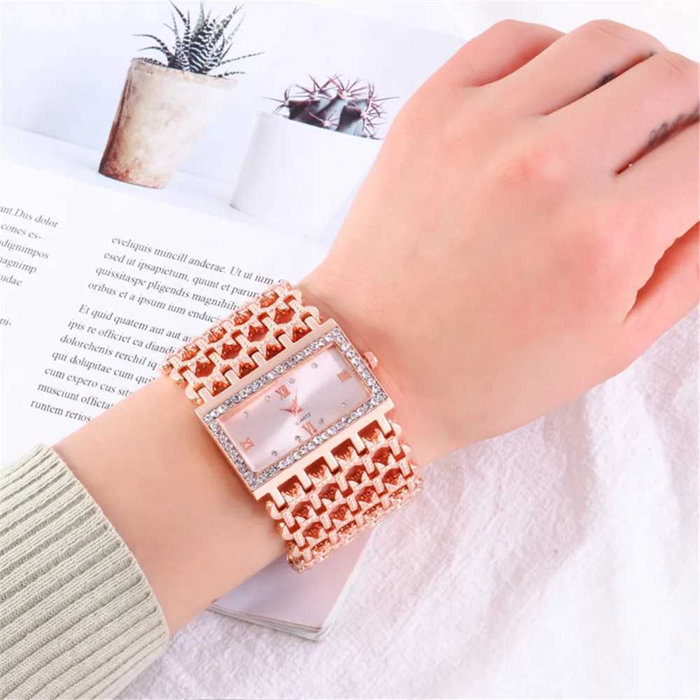 UTHAI W29 New Watch For Women Fashion Light luxury Square Diamond Quartz Watches Clock Ladys Gold Stainless Steel Bracelet XJ250527