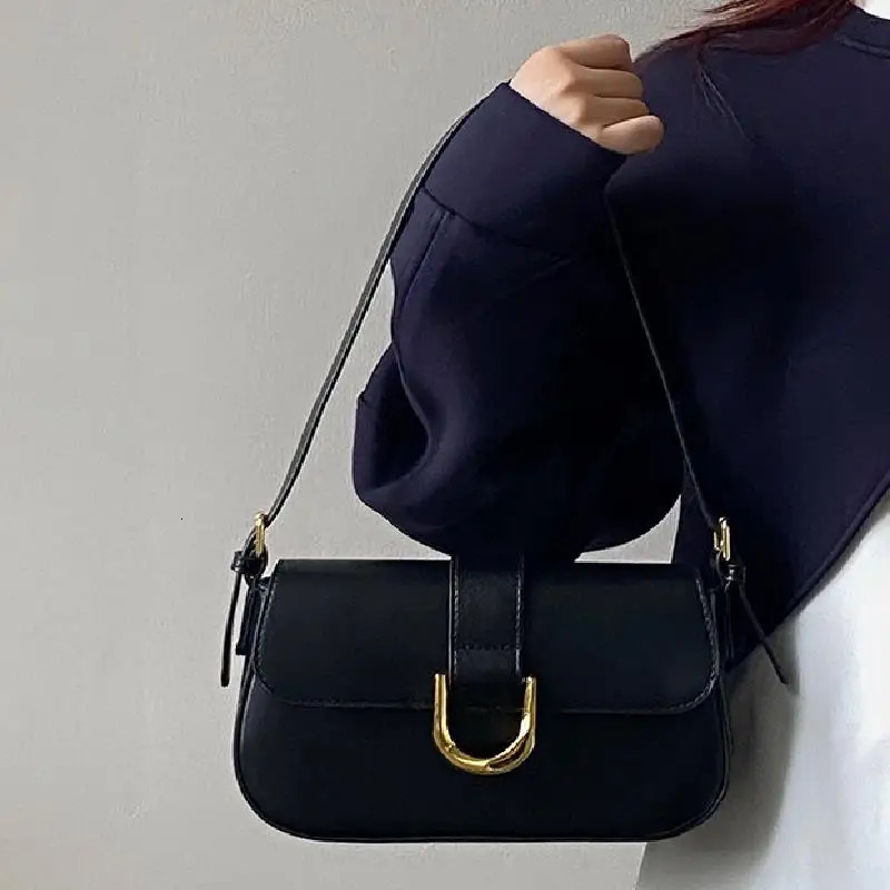 Retro Patent Leather Shoulder Bag For Women Flap Crossbody Bag Solid Color Underarm Bag Red Crossbody Bag Lady Handbag 250527