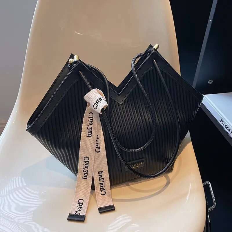 Free delivery Designer Shoulder Bag Spring 2025 New fashion knitted skew art bag for women (with size code tilt to see clearly order)