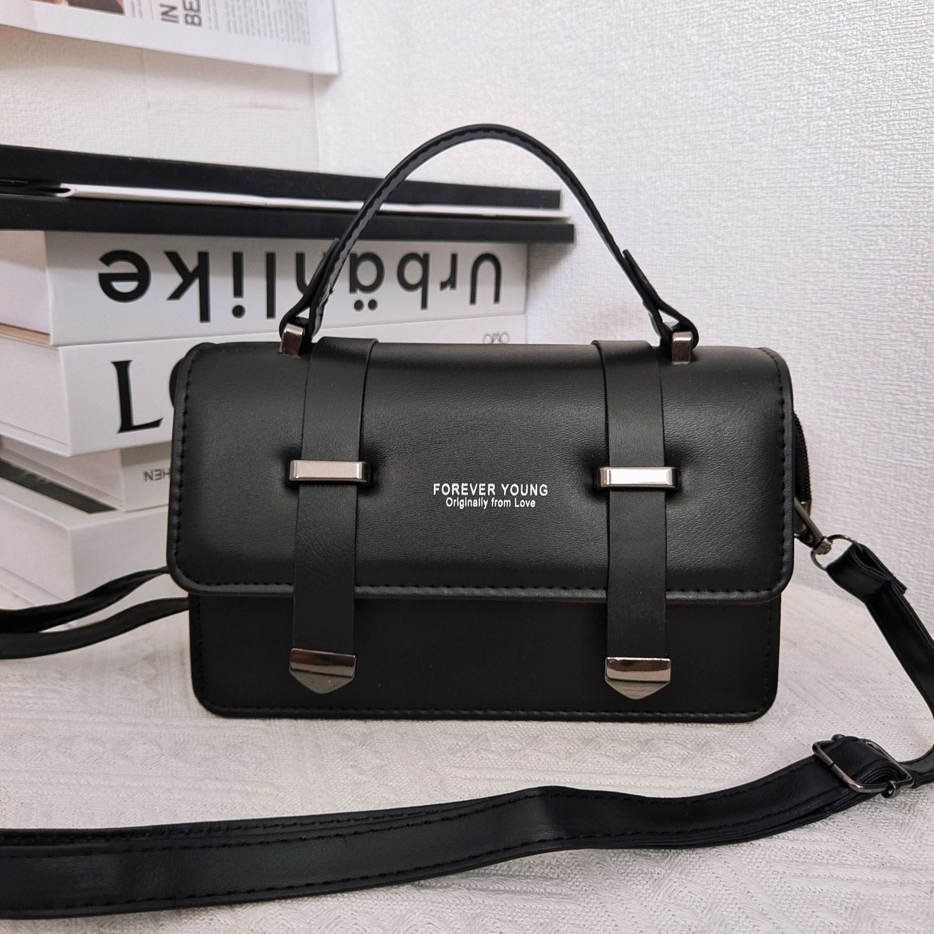 Top brand high-quality new free designer bag, new trend fashion, high-end niche design, single shoulder crossbody bag, simple new free designer bag