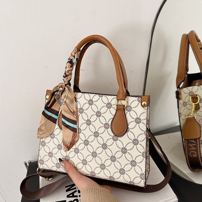 Luxury Brand Designer Bag Printed For Women, Versatile And High-End, 2025 New Trendy Style Women's Bag, Korean Version Handheld Tote Bag