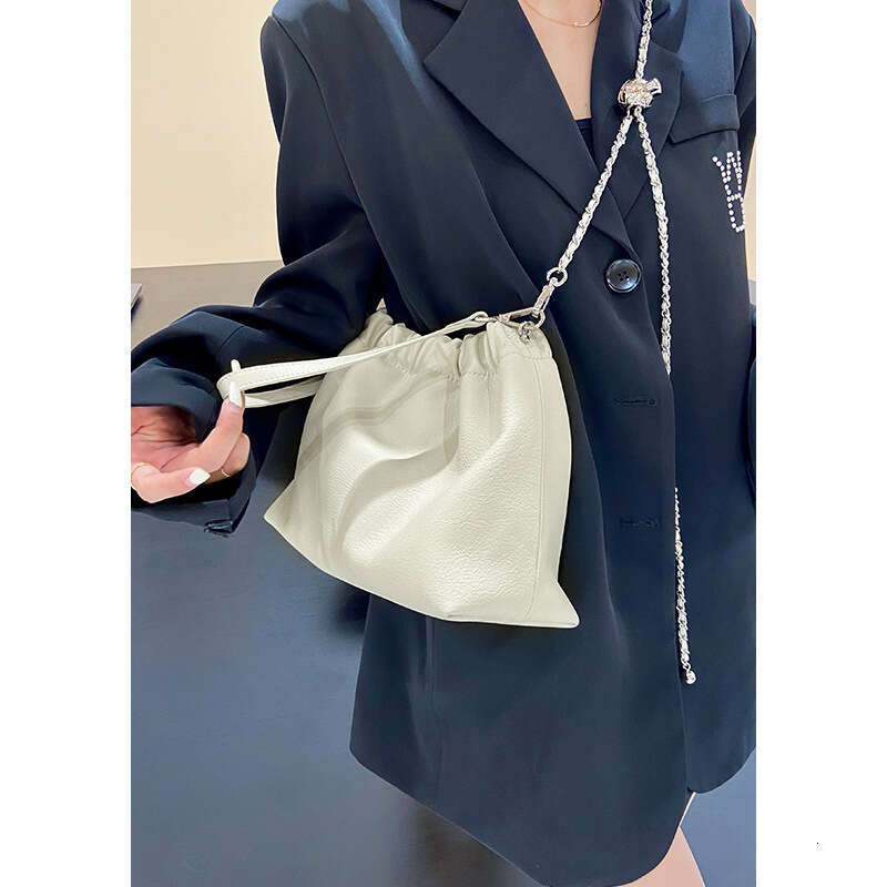 Niche Wrinkled Cloud Tote High-end Commuter Shoulder Bag First Layer Cowhide Crossbody Women's New Korean Style Underarm