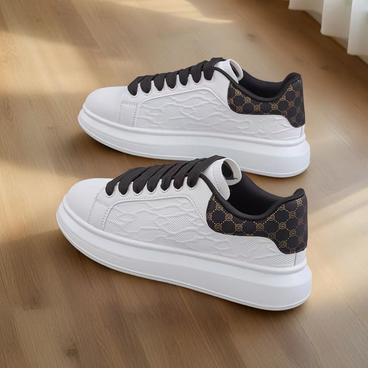 Free shipping designer's trendy men's shoes, new sports sneakers with thick soles and high appearance level, fashionable casual shoes, white