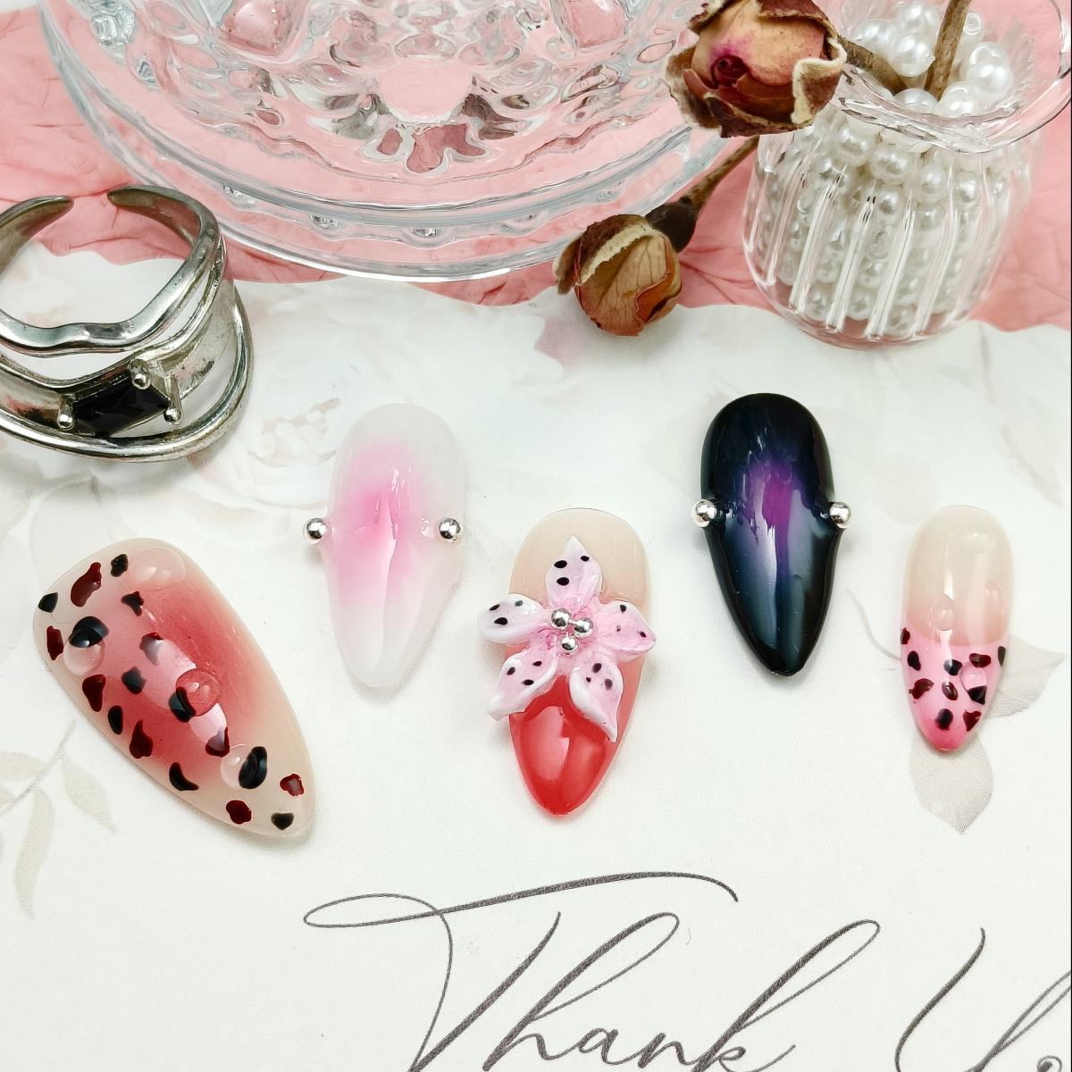 10pcs Handrawn 3D Flowers Handmade Press-on nails Medium Almond Nails Bundle Sweet Flowers Elegant Finished nail stickers Free storage box jelly glue 