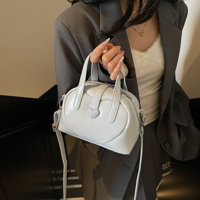 2025 New Summer Fashion Women's Bag Premium Texture Handbag Crossbody Bag Casual Single Shoulder Bowling Bag Designer Love Pattern Solid Color Si