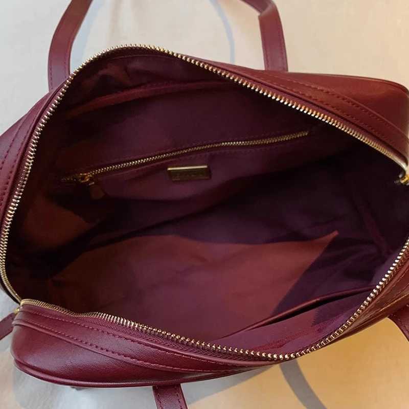 Luxury Designer Handbag PU Leather Womens Shoulder Bag Retro Metal Flower Purses and Handbag Pillow Boston Bowling Handbag Y250528