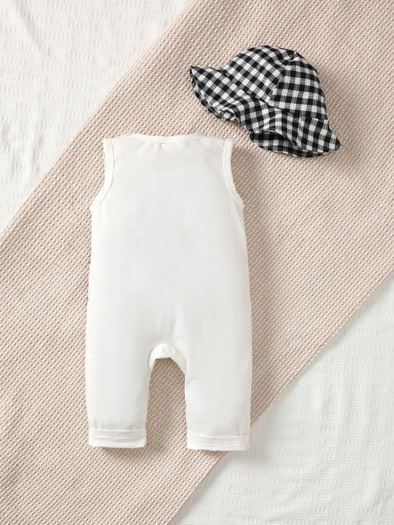 Simple Style Pure White Baby Boy Vest Jumpsuit Round Neck Sleeveless Motorcycle Print Jumpsuit Black And White Checkered Hat 250528