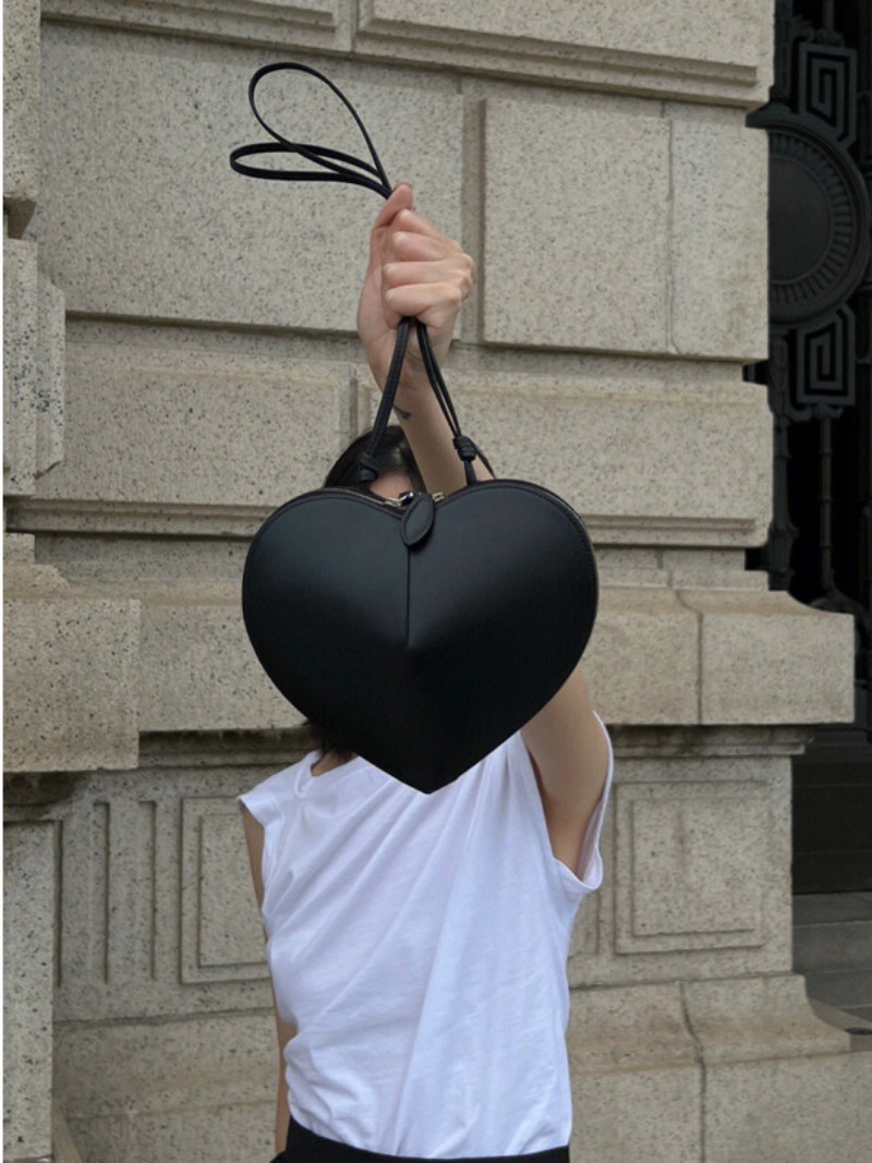 Niche Design Ladies Holiday Gift Love Bag 2023 New Women's Sweety Cool Adult Girl Messenger Bag Red Black PU Heart Shoulder Bag