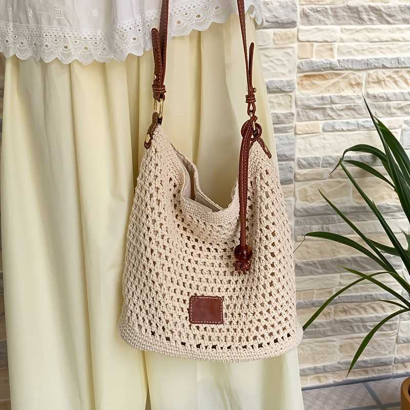 New Woven Hollow Out Spring and Summer Seaside Vacation Tote Bag Beach Bag Shoulder Bag Small Handbag