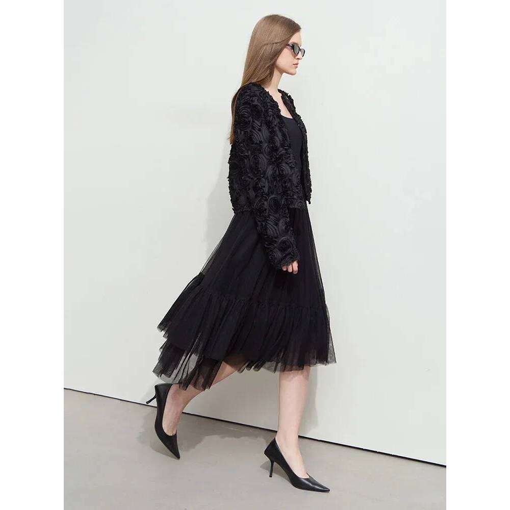 AMII Minimalism Short Jacket Women 2025 Spring New Elegant Romantic Stereoscopic Flower O-Neck Hook Button Outwear Coat 12521066