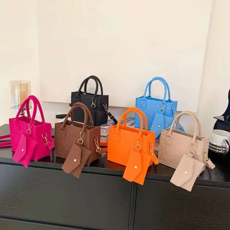 Elegant Felt Material Shoulder Handbag for Ladies Versatile Designer Crossbody Messenger Bag with Zipper Detail