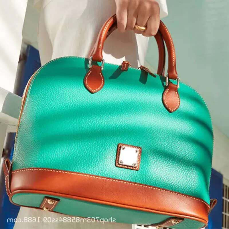 Chain crossbody handbag, women's color blocked styling bag, lychee patterned PU leather, fashionable