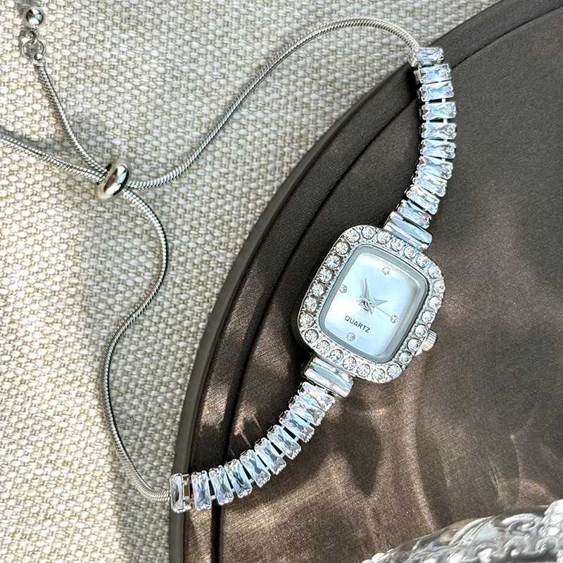 Womens Inlaid Zircon Flexible Pull Out Bracelet with Diamond Square Alloy Case Rhinestone Scale Simple Dial Quartz Watch XJ250527