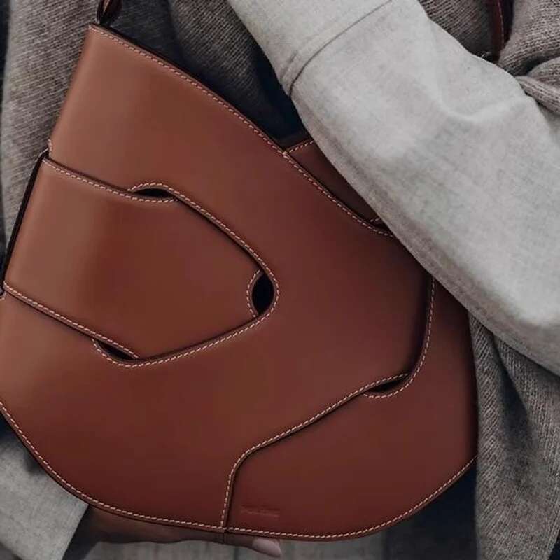 2025 Popular Underarm Women's Cloud Bag, Pleated Design, Soft Leather Single Shoulder Handbag, Light , Niche