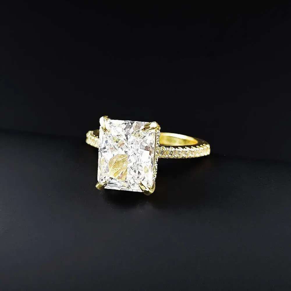 Ice flower cut light style niche high-end design sense ring for women's super flash R7233