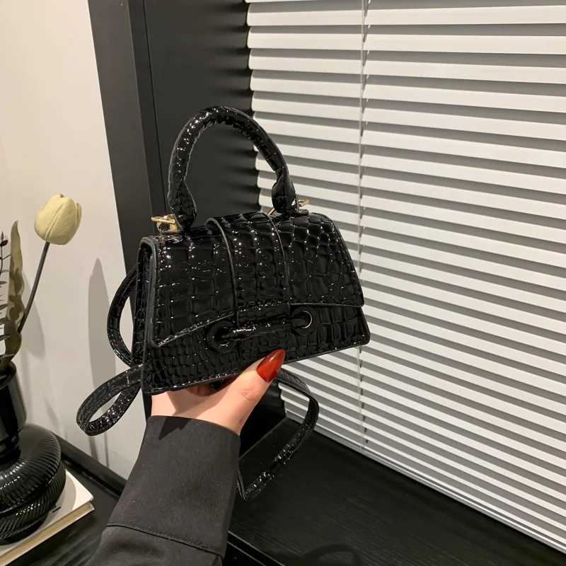 Women Shiny Shoulder Bag Adjustable Strap Small Crossbody Bag Solid Color Casual Top Handle Bag Ladies Commute Bag Y250528
