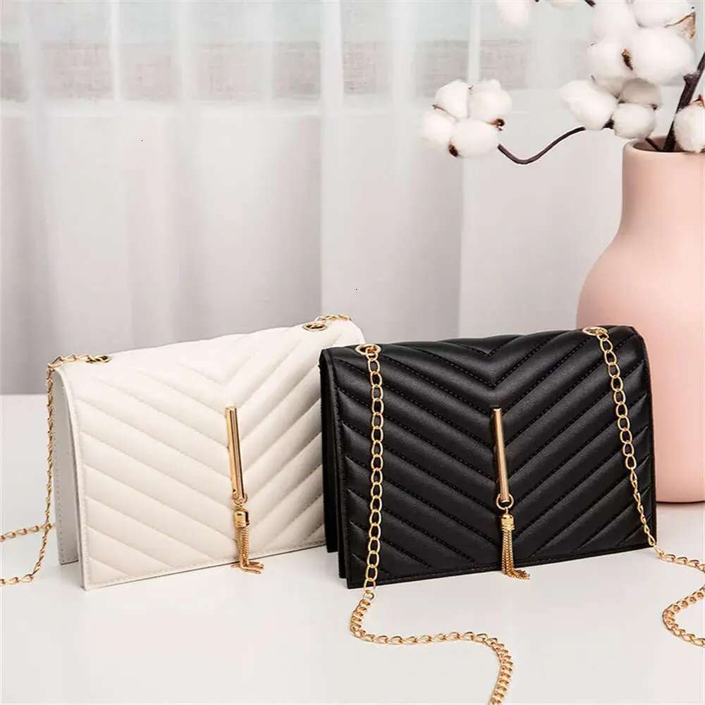 Fashion Tassel Flap Crossbody Bags V Pattern Mini Chain Shoulder for Women Pu Leather White/Black Casual Travel Square Bag