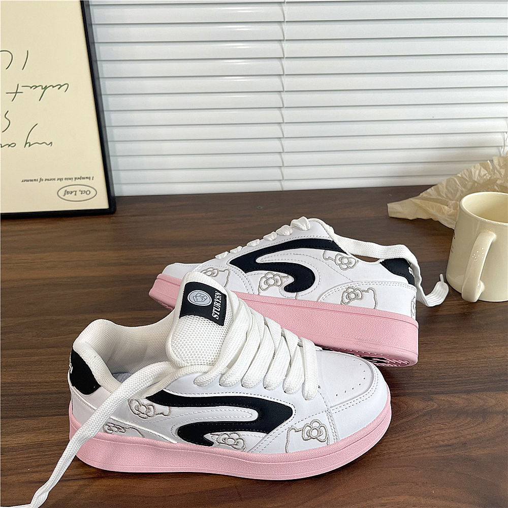 Designer casual shoes Girly Heart Black Pink Bread Shoes for Women Ins Trend 2025 Spring New Versatile Casual White Sneakers