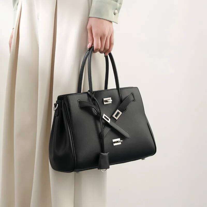 Free Shopping Paris Home 2025 Autumn New Fashion Platinum Tote Large Capacity Square Buckle Design Single Shoulder Handheld Women's Leather