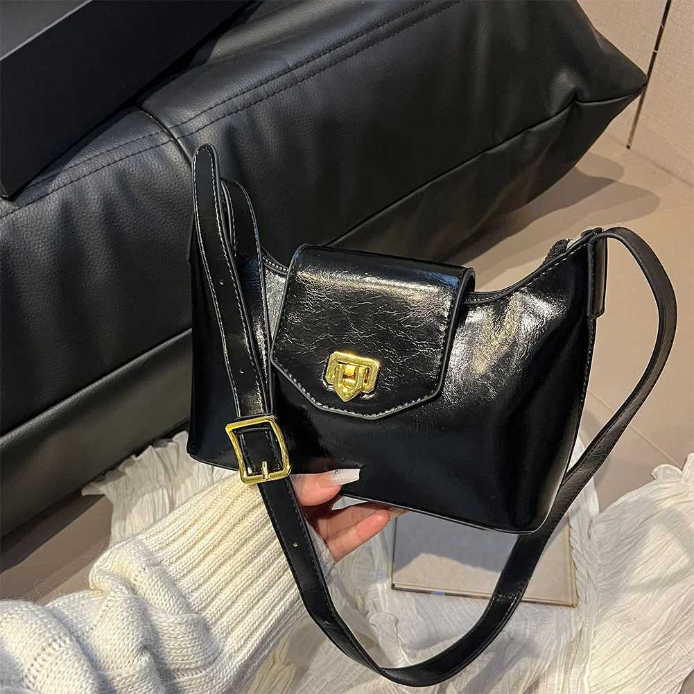 Small Shoulder Bag for Women with Inner Pocket Clutch Purse PU Leather Solid Color Shoulder Bag Mobile Phone Bag for Work Travel Y250528