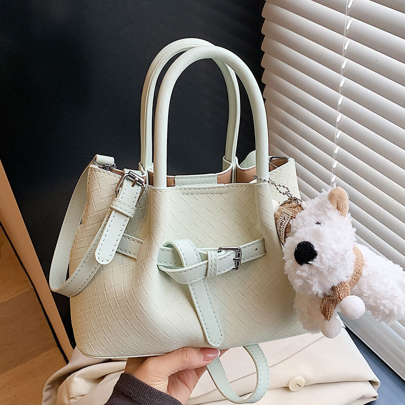 Women's Handbag Free Shipping Designer Bag Spring/summer New Style Small Fresh Korean Fashion Vegetable Basket Niche Versatile Commuting Crossbod