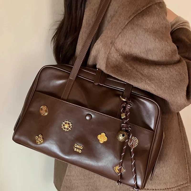 Luxury Designer Handbag PU Leather Womens Shoulder Bag Retro Metal Flower Purses and Handbag Pillow Boston Bowling Handbag Y250528
