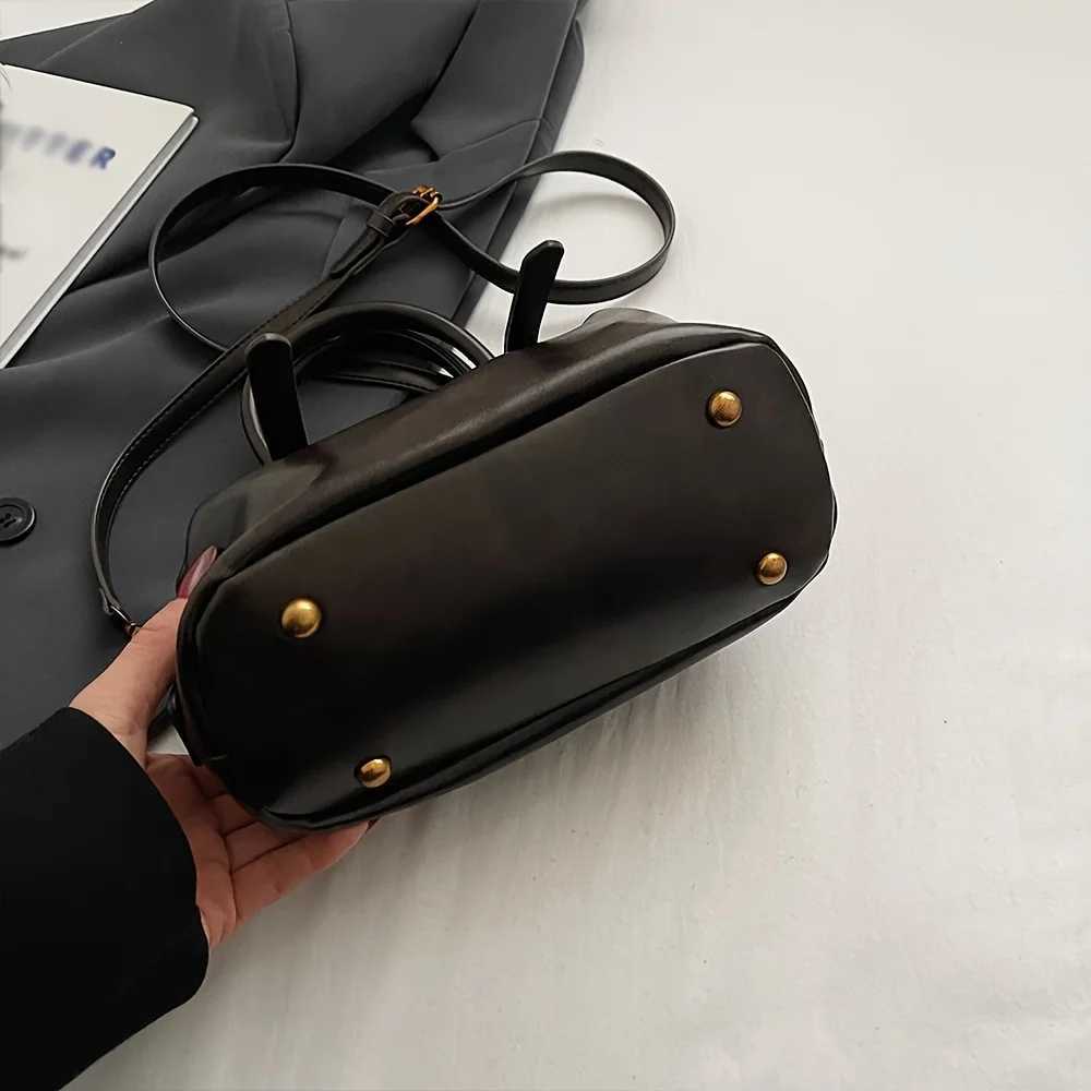 Retro Handbag for Women New Trendy Bowling Bag Simple Single Shoulder Crossbody Bag Pillow Bag Y250528