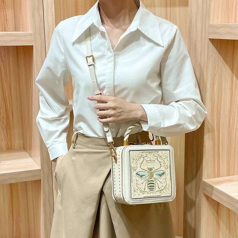 High-End Genuine Leather Embroidery Women's Crossbody New luxury bag Model Fashionable Shoulder Bag Small Size Handbag