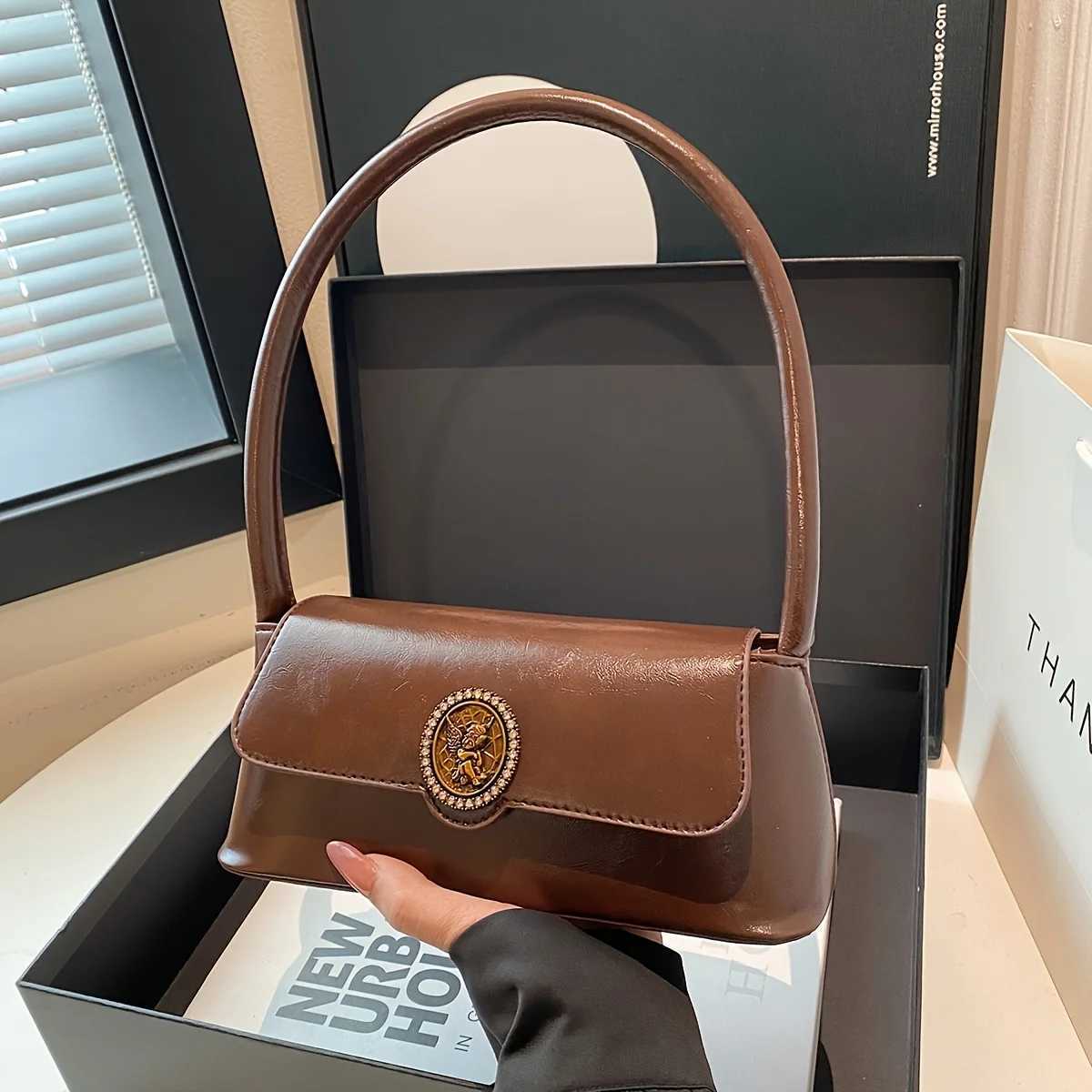 Chic French Vintage Inspired Mini Handbag Shoulder Bag for Women Magnetic Closure Versatile Stylish for Everyday Use Y250528