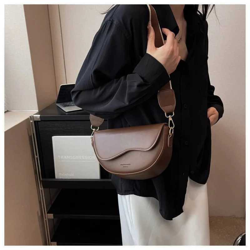 Women Vintage Solid Color Flap Small Saddle Shoulder Underarm Bag Fashion PU Leather Wide Strap Crossbody Bag Y250528