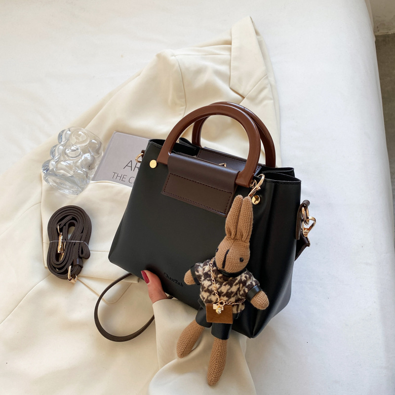 2025 trendy and fashionable women's multifunctional crossbody bag designer comes out with a shoulder bag for women