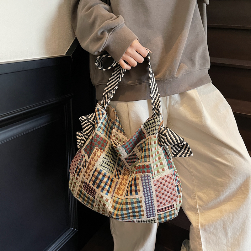 New large capacity canvas women's fashionable bag commuting handbag shoulder bag contrasting color casual simple relaxed personalized designer sh
