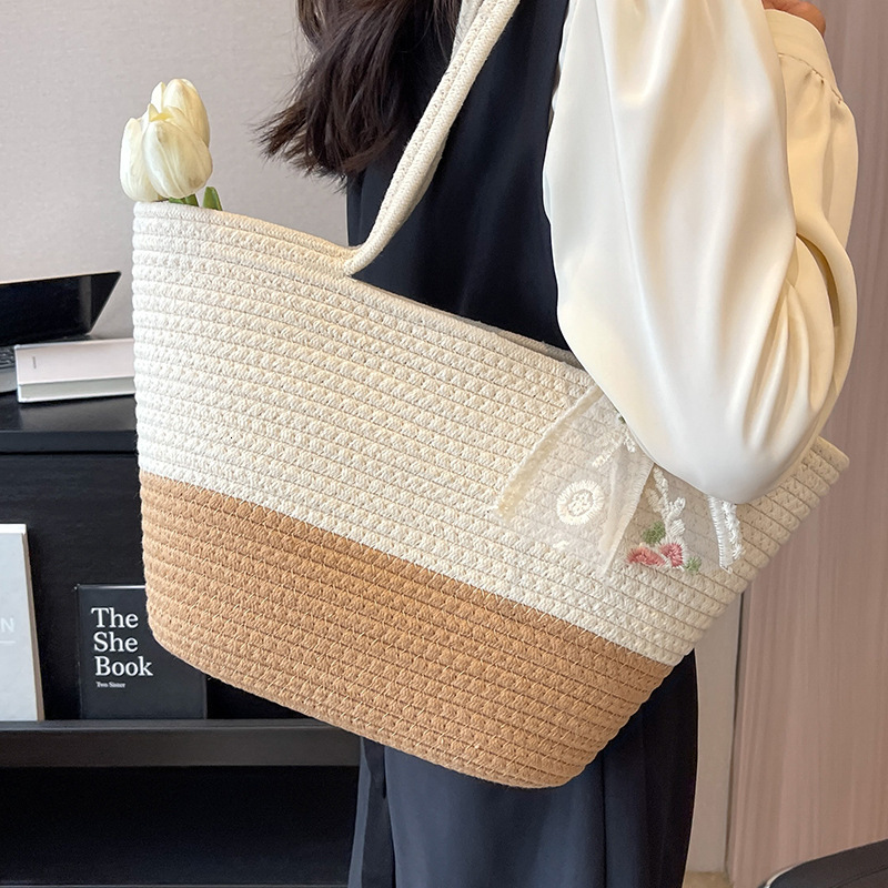 2025 New Large Capacity Woven Fashion Versatile Designer Women's Single Shoulder Beach Handbag Trendy Single Shoulder Bag