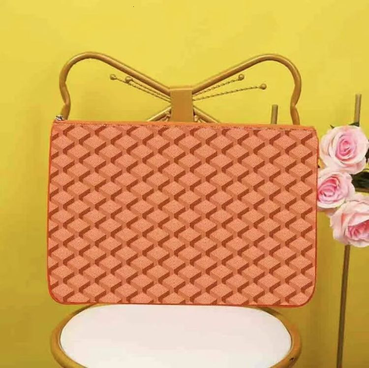 2025 Designer Man Women Clutch Bags 2 Size Zipper Purse Leather Handbags Mens Business Big Wallets Travelling Wash Pouch