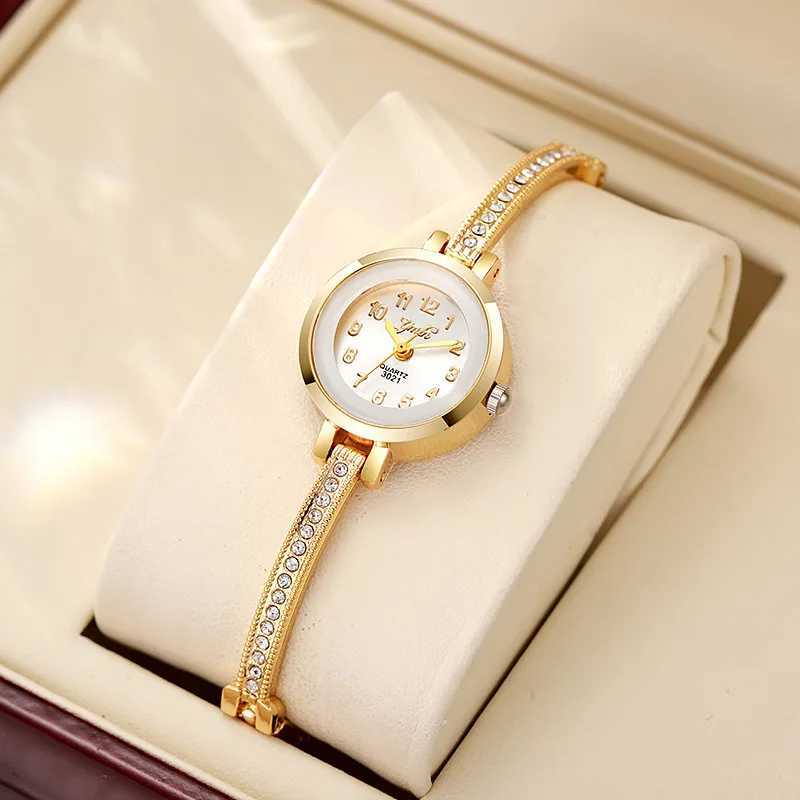 Womens high appearance level vivid exquisite Arabic numerals dial small dial steel band quartz watch. XJ250527