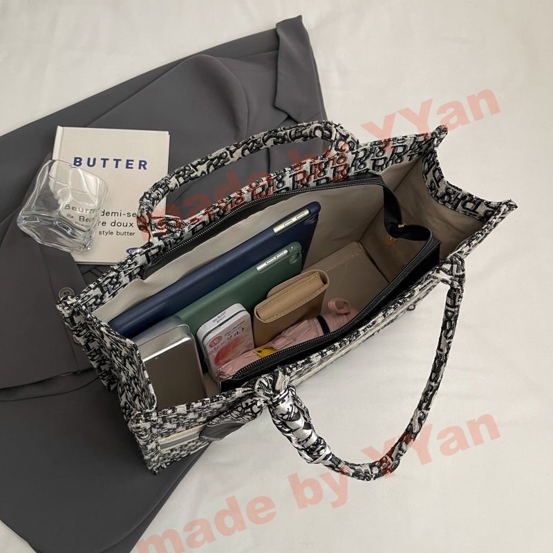 Designer bag free shipping 2025 new fashionable soft leather high-end texture printed small square bag chain bar single shoulder crossbody bag for wom