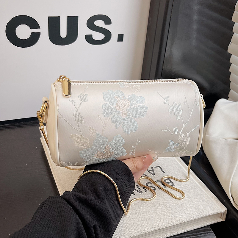 Women's Shoulder Bag Free Shipping Designer Bag 2025 Summer New Style Chinese Handbag Silk Embroidery Chain Fashion Cloud Bag Versatile Crossbody