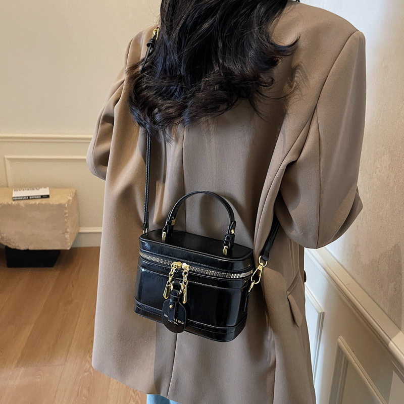 Luxury Brand Designer Bag 2025 New Fashionable Super Hot For Women, Cute Trend, Flu, Crossbody Bag, Spring And Summer Handheld Small Bag