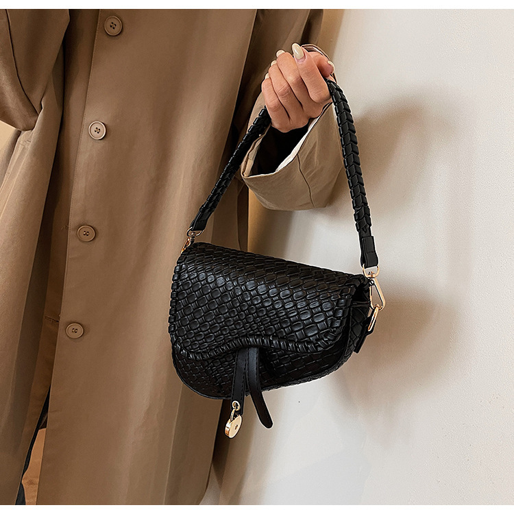 Luxury Brand Designer Bag 2023 New Korean Edition High End Bubble Pattern Texture Small And Popular Saddle Women's Crossbody Single Shoulder Bag