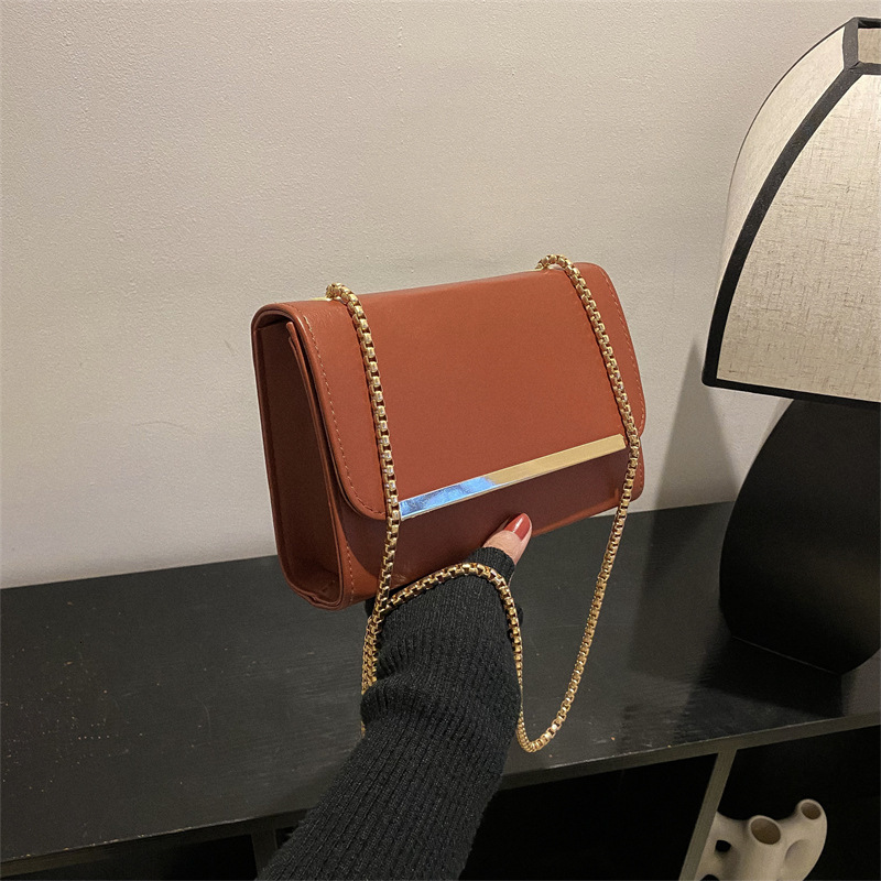 2025 New women's bag fashionable women's casual chain single shoulder diagonal cross solid color small square bag retro style color scheme d