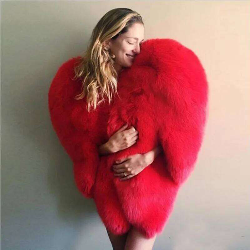 Imitation Red Love 3D Heart Shaped Shawl Faux Fox Fur Warm Coat 2024 Autumn/winter Fashion Women Clothing High Quality