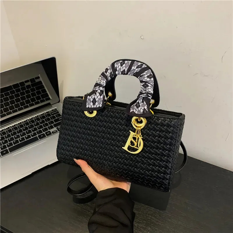 Summer Tote bag Designer bag fashion ladies luxury bag medium shoulder bag crossbody bag mini bag high quality leather new knitting crossbody bag shoulder handbag