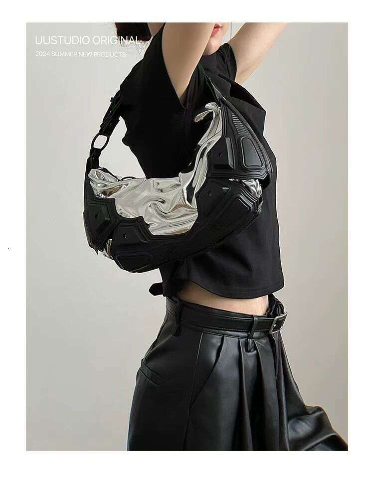 Women's handbag Niche Design Fashion Dark Trendy Hot Girl Functional Unisex Underarm Crescent Crossbody Bag