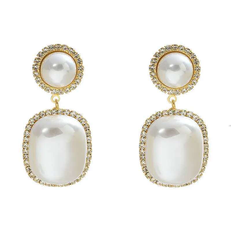 Fashionable Baroque Korean version, simple pearl feminine temperament, personalized earrings, internet famous earrings