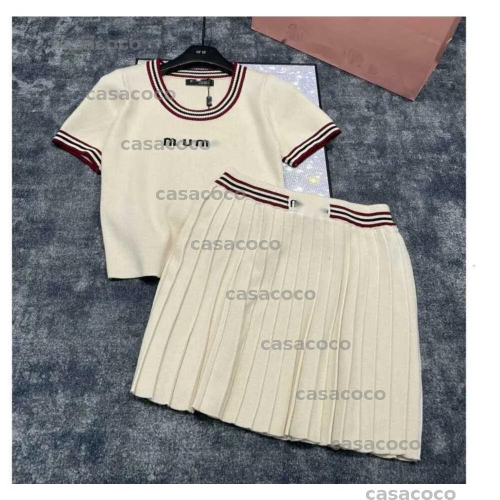 Knitted Tops Women T-shirt Skirts Set Designer Letters Contrast Color Tees Pleated Skirt Outfit -12 Elegant Casual Daily Woman Knits Dress Clothes DPG2505282